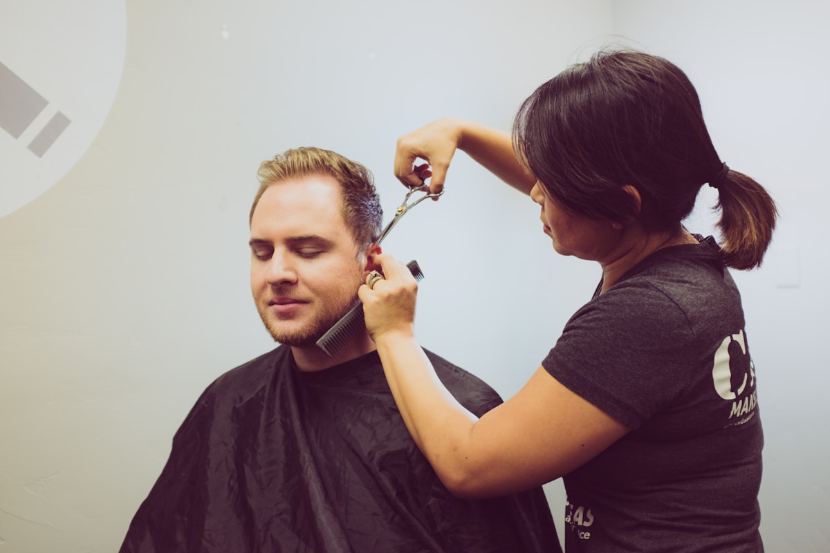 Tablier brodé salon